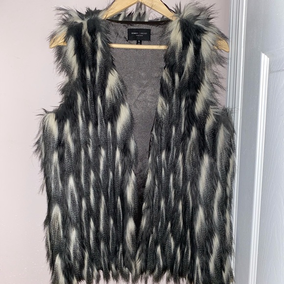 Romeo + Juliet Faux Fur Vest - Picture 4 of 7